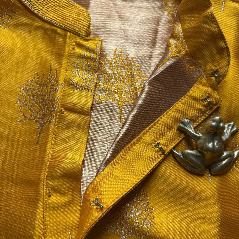 Mens Mustard Yellow Gold Tree Embroidered Kurta Tunic Mandarin Collar Size 44 - Picture 7 of 15